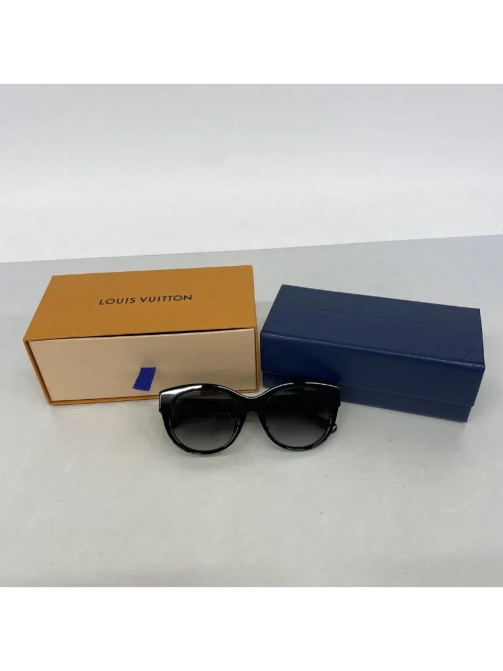 Louis Vuitton Sunglasses LV Black Eyewear